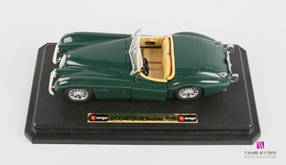 null BURAGO

Jaguar XK120 Roadster (1948) - échelle 1/24 

(fortes usures à la boite...