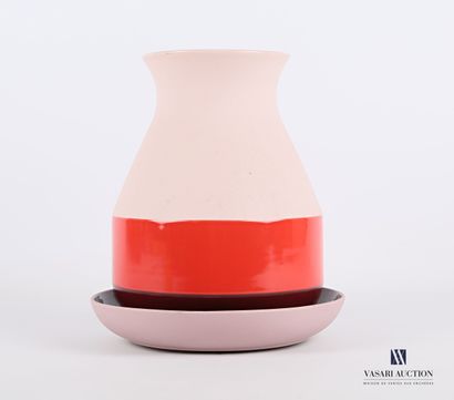 null BREKVELD Arian (né en 1968)

Vase et sa soucoupe en céramique en partie vernissée...