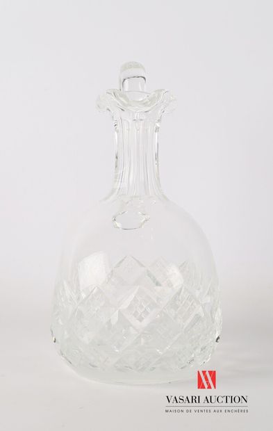 null SAINT LOUIS 

Cut crystal decanter with diamond points decoration.

Marked on...