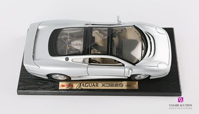 null MAISTO

Jaguar XJ220 - Echelle 1/18 

Dans sa boite d'origine 

(petites usures...