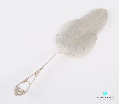 null Lot including a silver plated pie server, the spatula simulating a leaf, the...