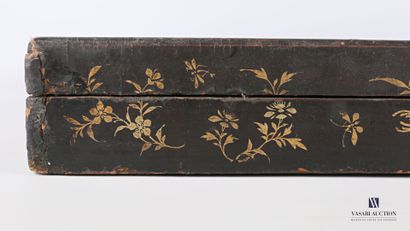null ASIA

Lacquered wood box with gilded highlights, decorated on the lid with an...
