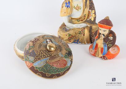 null ASIA

Porcelain set including a round Satsuma porcelain box (Diam.: 10 cm) -...