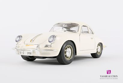 null BURAGO 

Porsche 356 B (1961) de couleur crème - Echelle 1/18

(assez bon état...