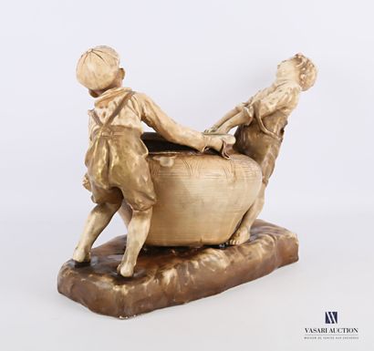 null AUSTRIA - Amphora

Sujet en porcelaine représentant deux enfants à la cruche

Marque...