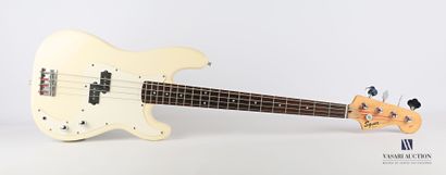 null SQUIER by Fender

Basse électrique, modèle P-Bass de couleur blanche.

(usures,...