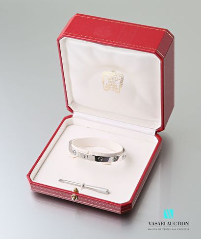  CARTIER 
Bracelet jonc ovale en or blanc 750 millièmes modèle Love 
Signé, numéroté...