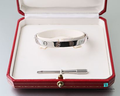 null 
CARTIER




Bracelet jonc ovale en or blanc 750 millièmes modèle Love




Signé,...