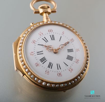 null Pocket watch in yellow gold 750 thousandths, the back with decoration in application...