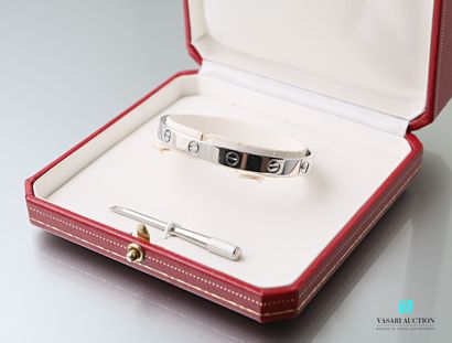  CARTIER 
Bracelet jonc ovale en or blanc 750 millièmes modèle Love 
Signé, numéroté...