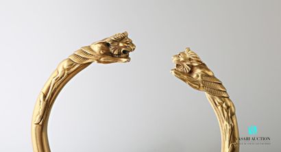 null Bracelet jonc ouvert en or jaune 750 millièmes à décor ciselé de lions affrontés...