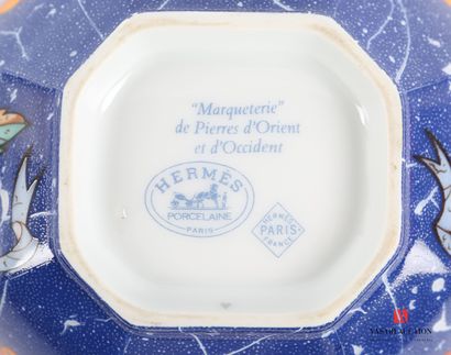null HERMES - Paris Model created in 1989

Octagonal sugar bowl in white porcelain,...