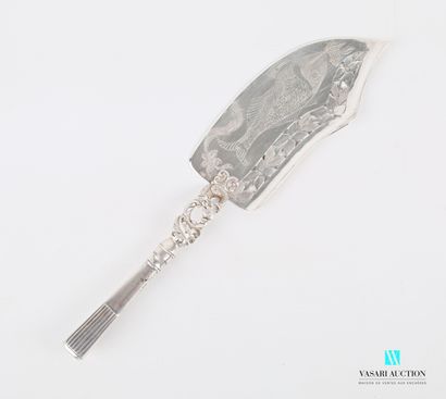 null A silver plated fish shovel with engraved and openwork decoration of flowers...
