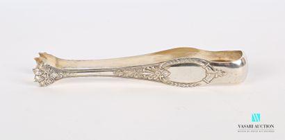 null Silver plated sugar tongs, the violin arms decorated with nets, flowered branches...