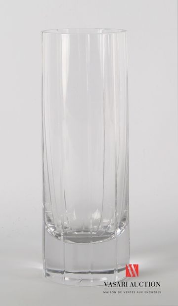 null Vase en cristal de forme tubulaire orné de fines cannelures.

Haut. : 24 cm