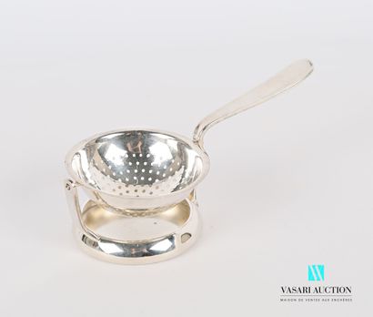 null Round silver plated metal tea-passer with drop guard, the side handle plain.

Goldsmith...