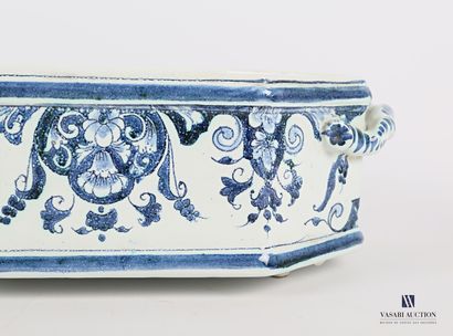 null Rouen Late 18th century - early 19th century

Earthenware planter of octagonal...