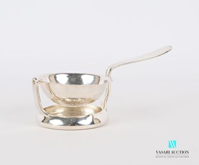 null Round silver plated metal tea-passer with drop guard, the side handle plain.

Goldsmith...