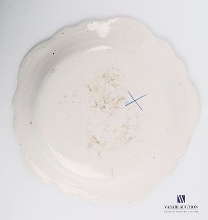 null Moustiers, 1st half of the 18th century.

Earthenware dish of pentagonal form...