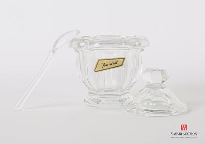 null BACCARAT

Mustard pot and its spoon in moulded crystal standing on a pedestal...