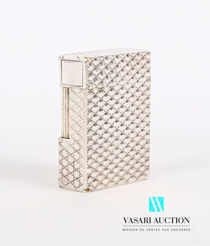 null DUPONT

Silver plated lighter decorated with diamond points, the blind cartridge.

(wear...