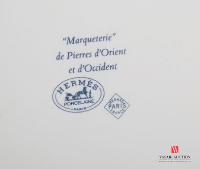 null HERMES - Paris Modèle créé en 1989

Plat de forme octogonale en porcelaine blanche,...