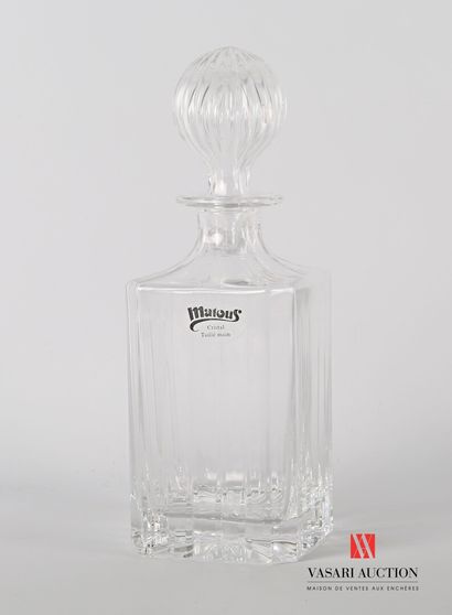 null Crystal whisky decanter of square shape decorated with flutes, the edges chamfered,...