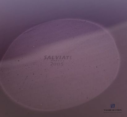 null SALVIATI

Oblong blue-mauve glass bowl with a slight protrusion forming a spout,...
