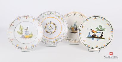 null Nevers end of the 18th century

Set of four earthenware plates with polychrome...