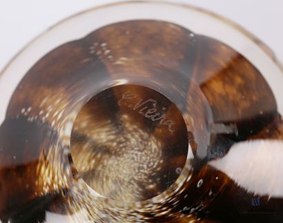 null VIEIRA Carlos

Flacon en verre soufflé à décor de bulles dans les tons cuivre...