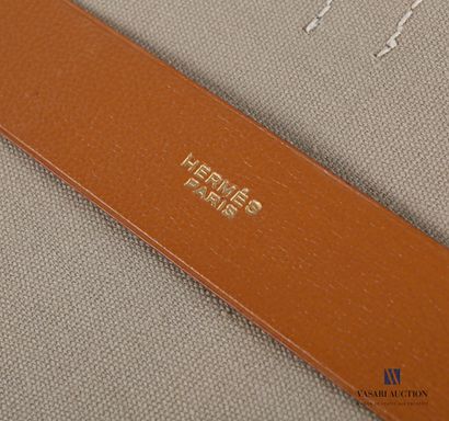 null HERMÈS PARIS

Hermes toiletries in leather and fabrics of caramel and plum color....