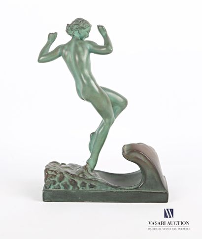 null Raymonde GUERBE (1894-1995)

Femme sur la vague

Régule à patine verte

Signée...