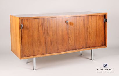 null KNOLL Florence (1917-2019)

Walnut and walnut veneer desk, it opens on the front...
