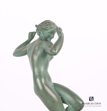 null Raymonde GUERBE (1894-1995)

Femme sur la vague

Régule à patine verte

Signée...