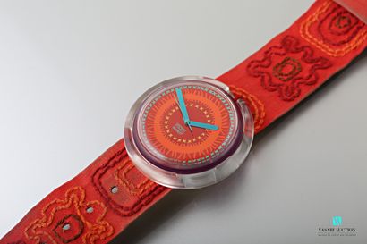 null SWATCH -

Plastic case and fabric strap

Quartz movement

Collection : POP Swatch

Reference:...