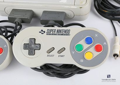 null NINTENDO

Super Nintendo entertainment system et ses deux manettes de jeu

Haut....