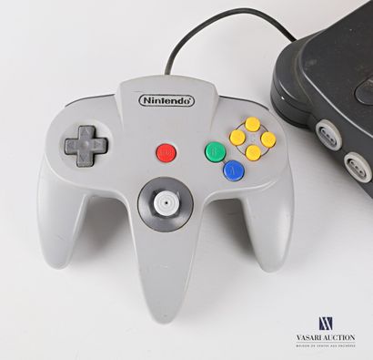 null NINTENDO

Nintendo 64 et sa manette

Haut. : 6 cm - Larg. : 27 cm - Prof. :...