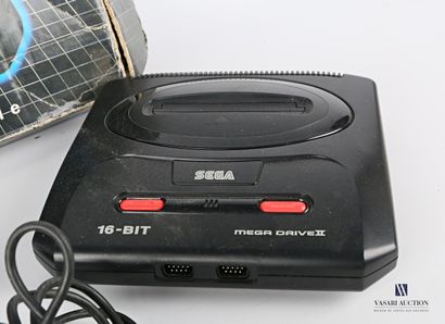 null SEGA

Mega drive II 16-BIT et ses deux manettes

Haut. : 6 cm - Larg. : 28 cm...