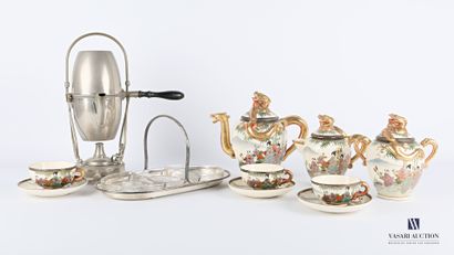 null Lot comprenant un service à thé en porcelaine dit Satsuma à décor polychrome...