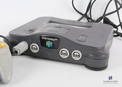 null NINTENDO

Nintendo 64 et sa manette

Haut. : 6 cm - Larg. : 27 cm - Prof. :...
