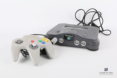 null NINTENDO

Nintendo 64 and its controller

Height : 6 cm 6 cm - Width : 27 cm...