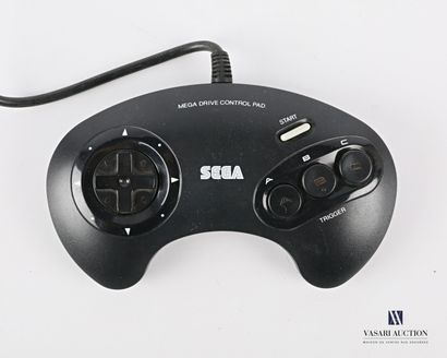 null SEGA

Manette de Mega Drive de couleur noire et sa rallonge 

haut. : 9 cm -...