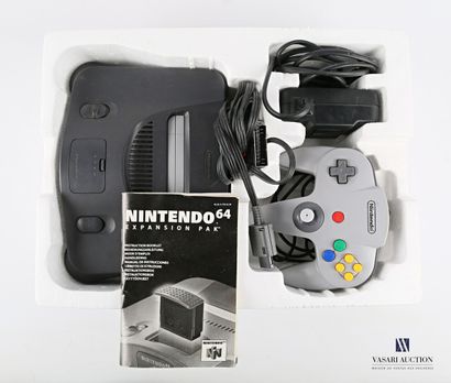 null NINTENDO

Nintendo 64 and its controller

Height : 6 cm 6 cm - Width : 27 cm...