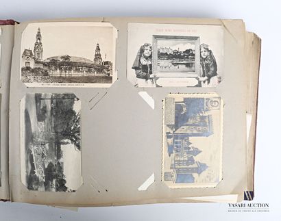 null Lot de six albums de cartes postales anciennes et modernes, photographies comprenant...