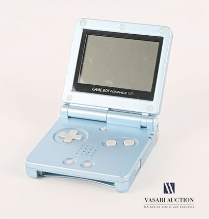 null NINTENDO

Sky blue Game Boy Advance SP and its charging cable.

Height : 15,5...
