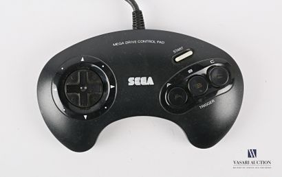 null SEGA

Manette de Mega Drive de couleur noire et sa rallonge 

haut. : 9 cm -...