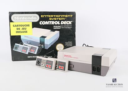 null NINTENDO

Entertainment system control deck 

Haut. : 9 cm - Larg. : 25,5 cm...