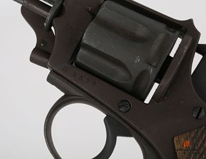 null Revolver double action type Le Municipal calibre 8 mm 92, barillet à six chambres,...