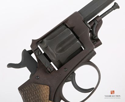 null Revolver double action type Le Municipal calibre 8 mm 92, barillet à six chambres,...
