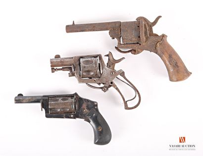 null Revolver British Bulldog, revolver Vélodog, revolver à broche (épave), 3 pièces...